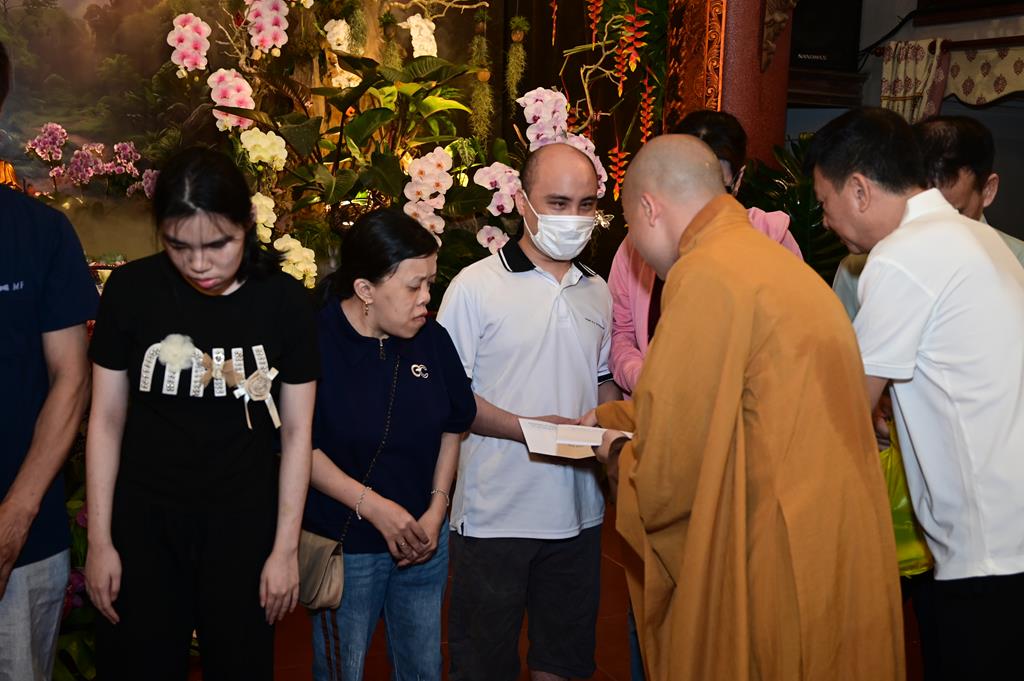 Hải Phòng: Trang nghiêm lễ Mộc Dục và trao 415 triệu đồng nhân đại lễ Phật đản PL. 2570 tại chùa Đỏ插图109