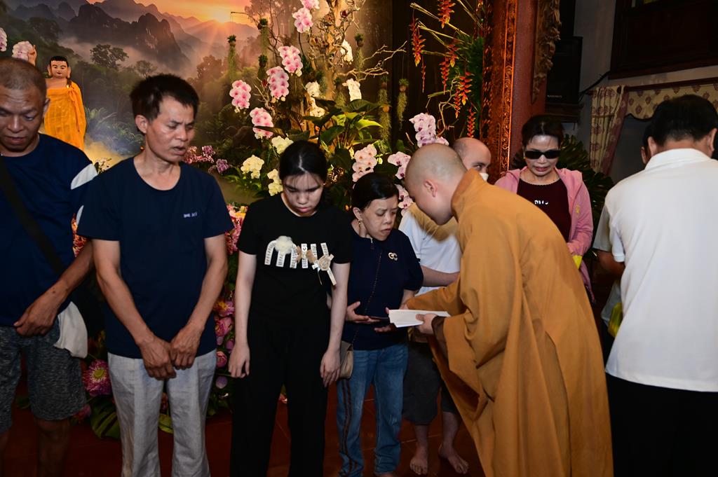 Hải Phòng: Trang nghiêm lễ Mộc Dục và trao 415 triệu đồng nhân đại lễ Phật đản PL. 2570 tại chùa Đỏ插图25