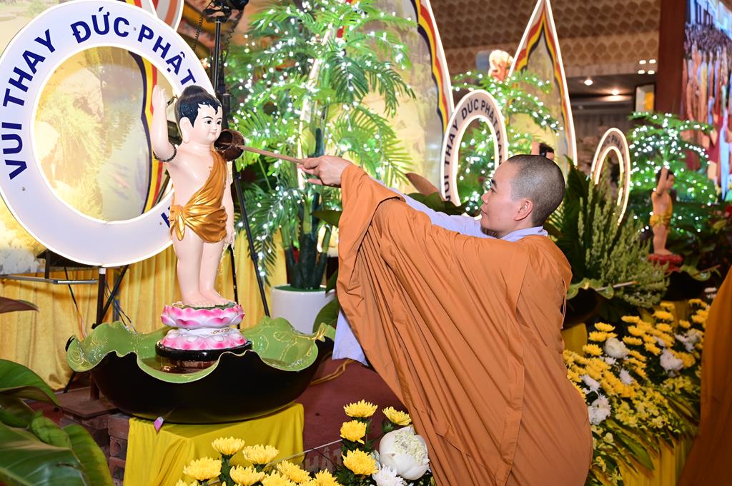 Hải Phòng: Trang nghiêm Đại lễ kính mừng Phật đản PL.2570 tại chùa An Hồng插图100