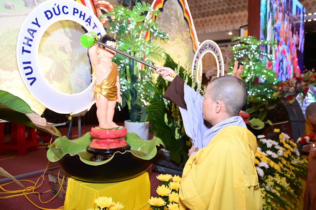 Hải Phòng: Trang nghiêm Đại lễ kính mừng Phật đản PL.2570 tại chùa An Hồng插图101
