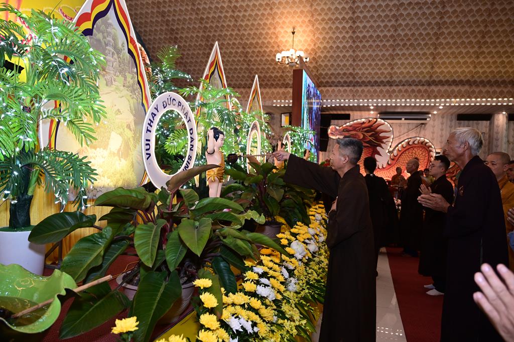 Hải Phòng: Trang nghiêm Đại lễ kính mừng Phật đản PL.2570 tại chùa An Hồng插图107