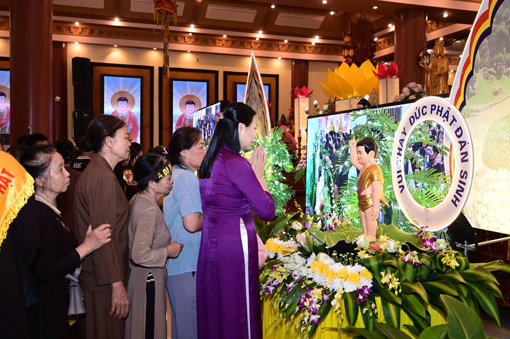 Hải Phòng: Trang nghiêm Đại lễ kính mừng Phật đản PL.2570 tại chùa An Hồng插图111