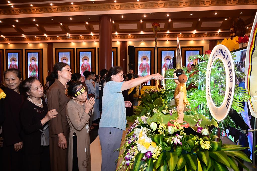 Hải Phòng: Trang nghiêm Đại lễ kính mừng Phật đản PL.2570 tại chùa An Hồng插图112