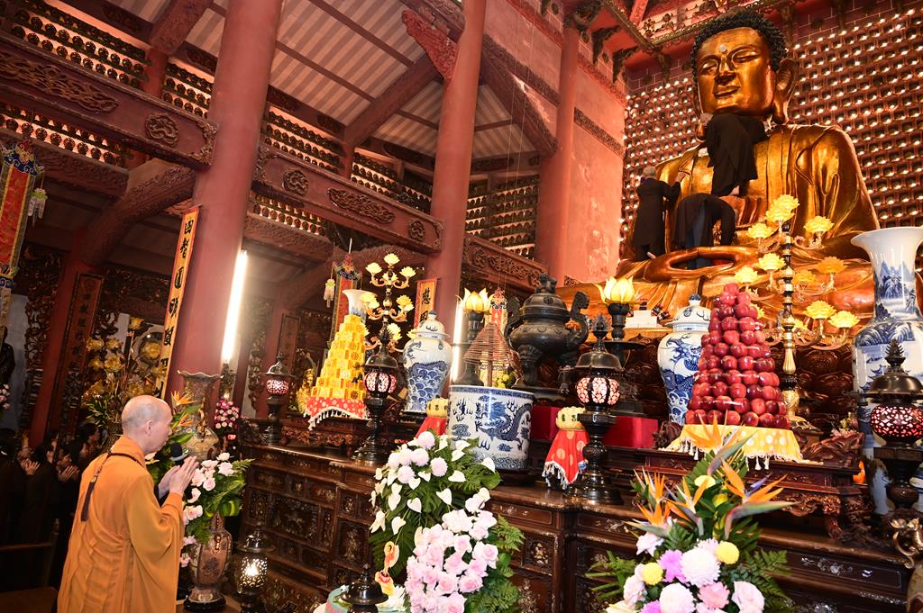 Hải Phòng: Trang nghiêm lễ Mộc Dục và trao 415 triệu đồng nhân đại lễ Phật đản PL. 2570 tại chùa Đỏ插图31