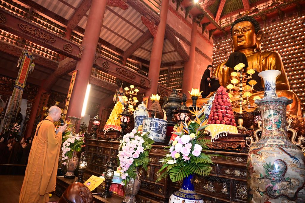 Hải Phòng: Trang nghiêm lễ Mộc Dục và trao 415 triệu đồng nhân đại lễ Phật đản PL. 2570 tại chùa Đỏ插图32