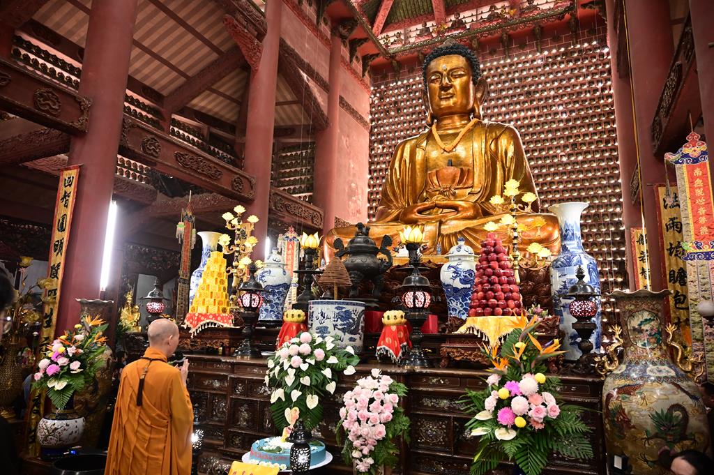 Hải Phòng: Trang nghiêm lễ Mộc Dục và trao 415 triệu đồng nhân đại lễ Phật đản PL. 2570 tại chùa Đỏ插图36