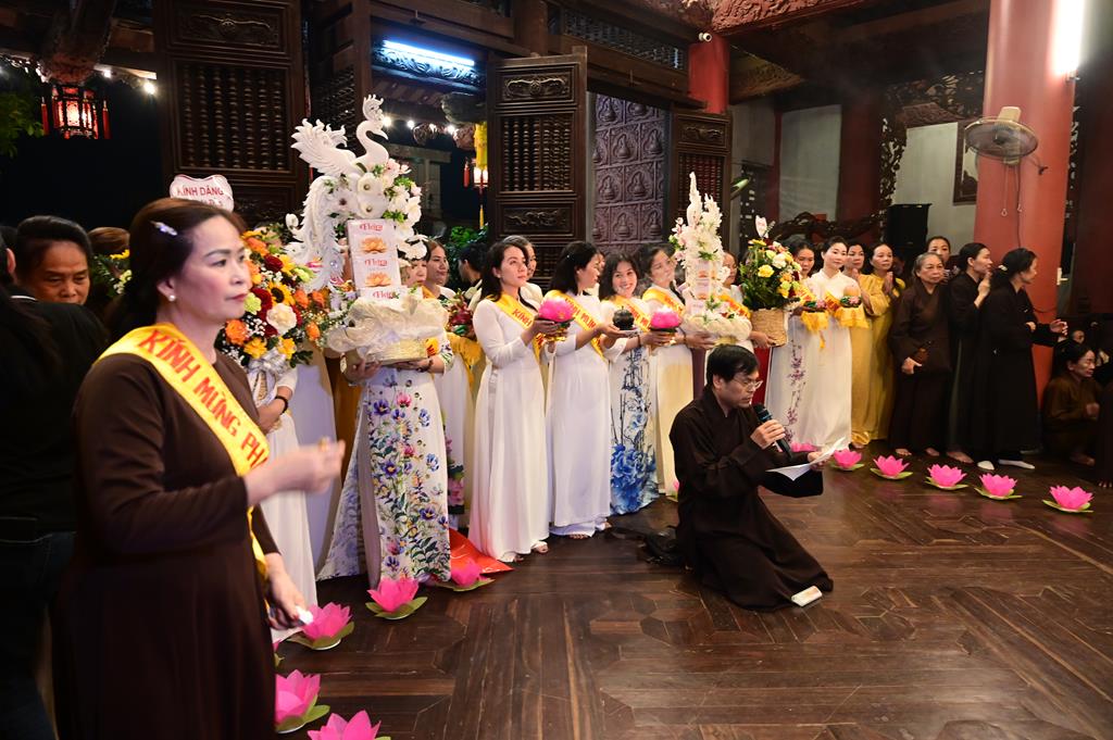 Hải Phòng: Trang nghiêm lễ Mộc Dục và trao 415 triệu đồng nhân đại lễ Phật đản PL. 2570 tại chùa Đỏ插图42