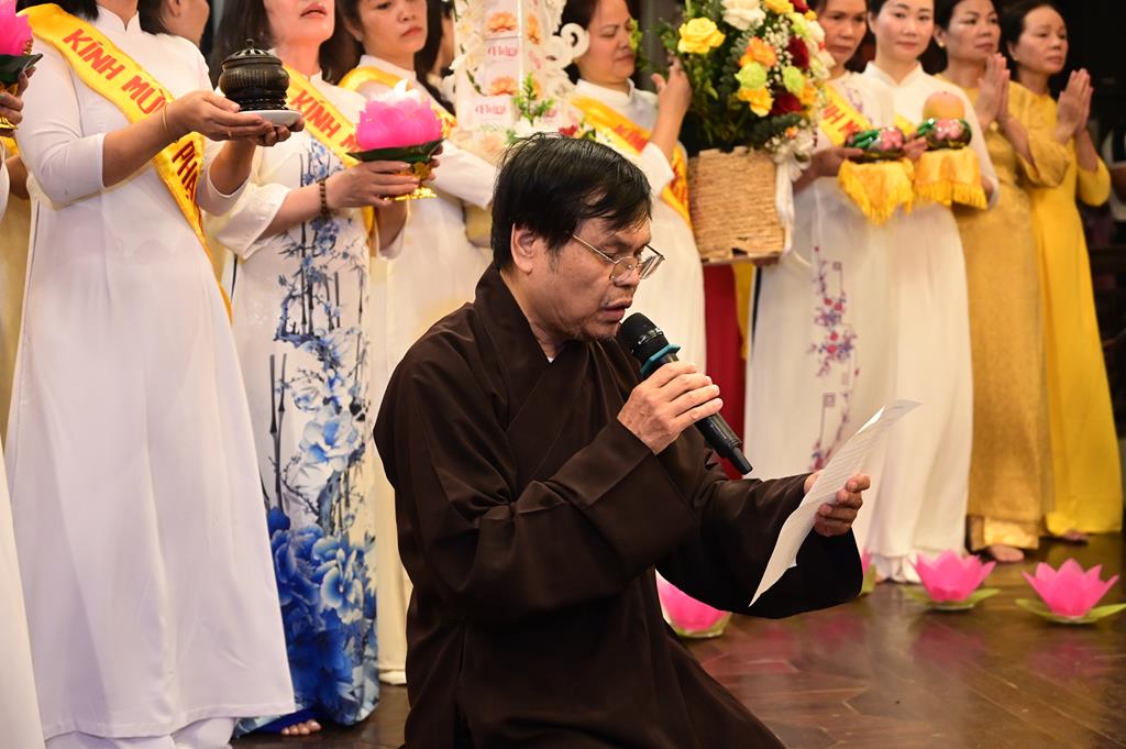 Hải Phòng: Trang nghiêm lễ Mộc Dục và trao 415 triệu đồng nhân đại lễ Phật đản PL. 2570 tại chùa Đỏ插图7