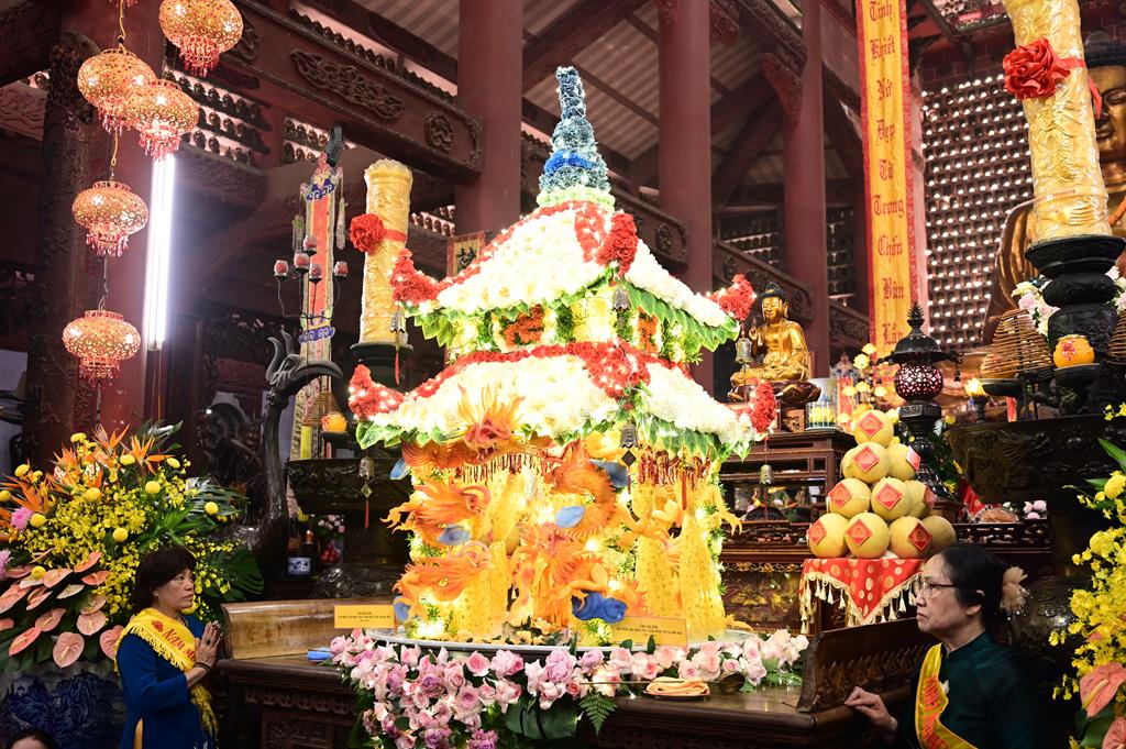 Hải Phòng: Trang nghiêm lễ Mộc Dục và trao 415 triệu đồng nhân đại lễ Phật đản PL. 2570 tại chùa Đỏ插图43