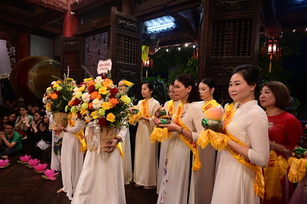 Hải Phòng: Trang nghiêm lễ Mộc Dục và trao 415 triệu đồng nhân đại lễ Phật đản PL. 2570 tại chùa Đỏ插图47