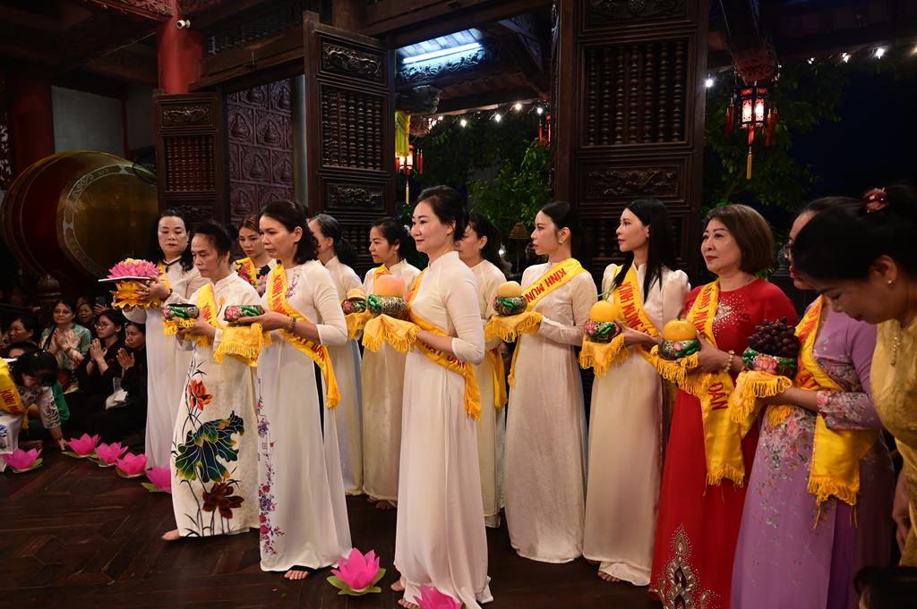 Hải Phòng: Trang nghiêm lễ Mộc Dục và trao 415 triệu đồng nhân đại lễ Phật đản PL. 2570 tại chùa Đỏ插图48