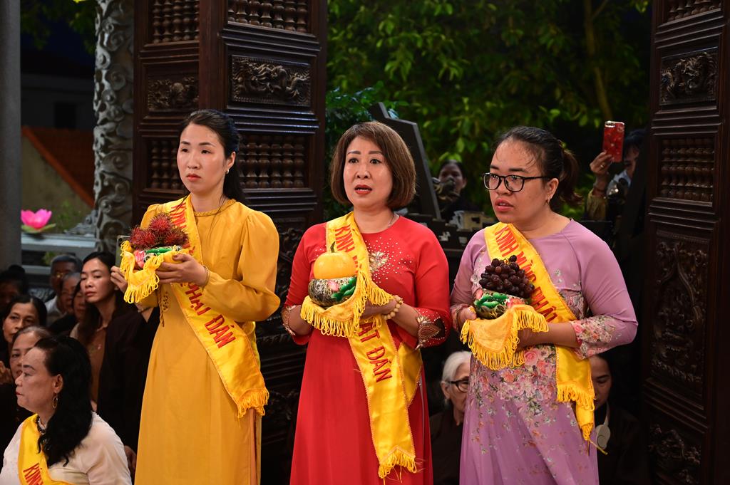 Hải Phòng: Trang nghiêm lễ Mộc Dục và trao 415 triệu đồng nhân đại lễ Phật đản PL. 2570 tại chùa Đỏ插图51