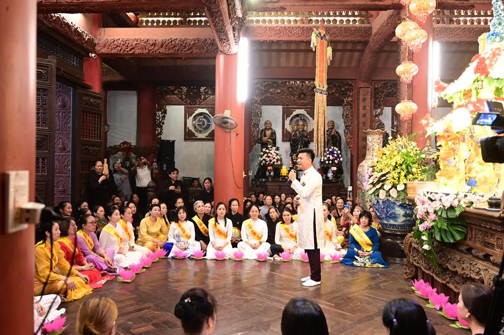 Hải Phòng: Trang nghiêm lễ Mộc Dục và trao 415 triệu đồng nhân đại lễ Phật đản PL. 2570 tại chùa Đỏ插图14