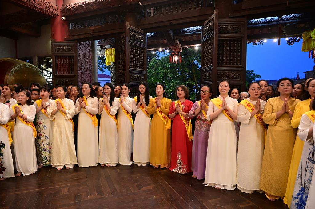 Hải Phòng: Trang nghiêm lễ Mộc Dục và trao 415 triệu đồng nhân đại lễ Phật đản PL. 2570 tại chùa Đỏ插图68