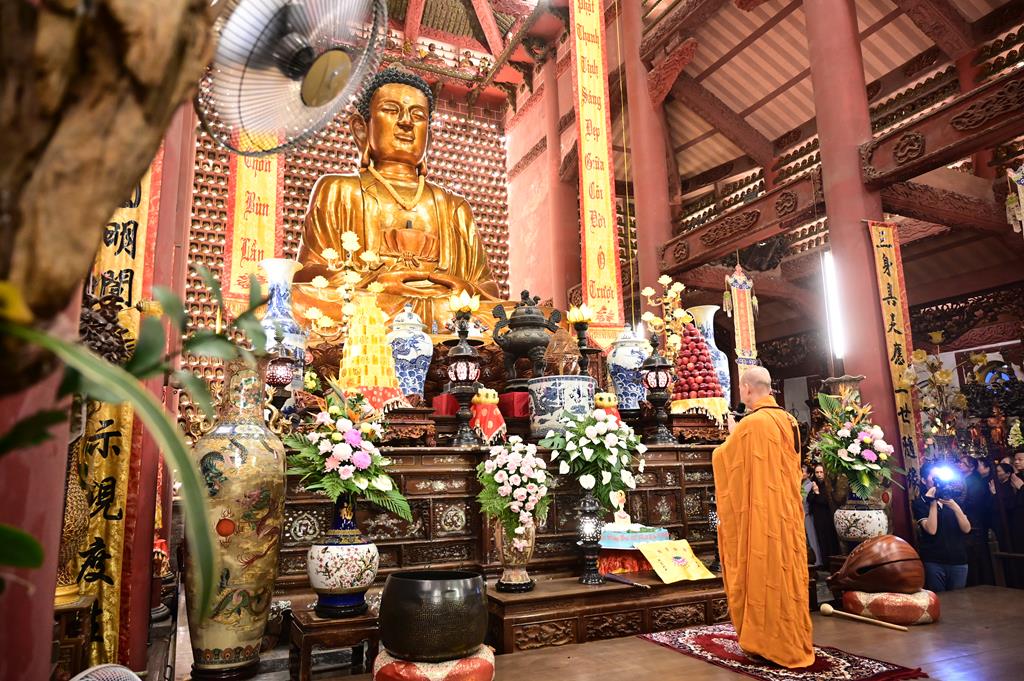 Hải Phòng: Trang nghiêm lễ Mộc Dục và trao 415 triệu đồng nhân đại lễ Phật đản PL. 2570 tại chùa Đỏ插图69