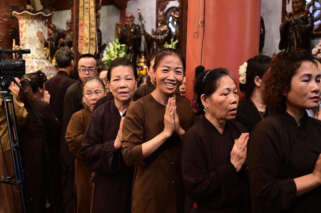 Hải Phòng: Trang nghiêm lễ Mộc Dục và trao 415 triệu đồng nhân đại lễ Phật đản PL. 2570 tại chùa Đỏ插图77
