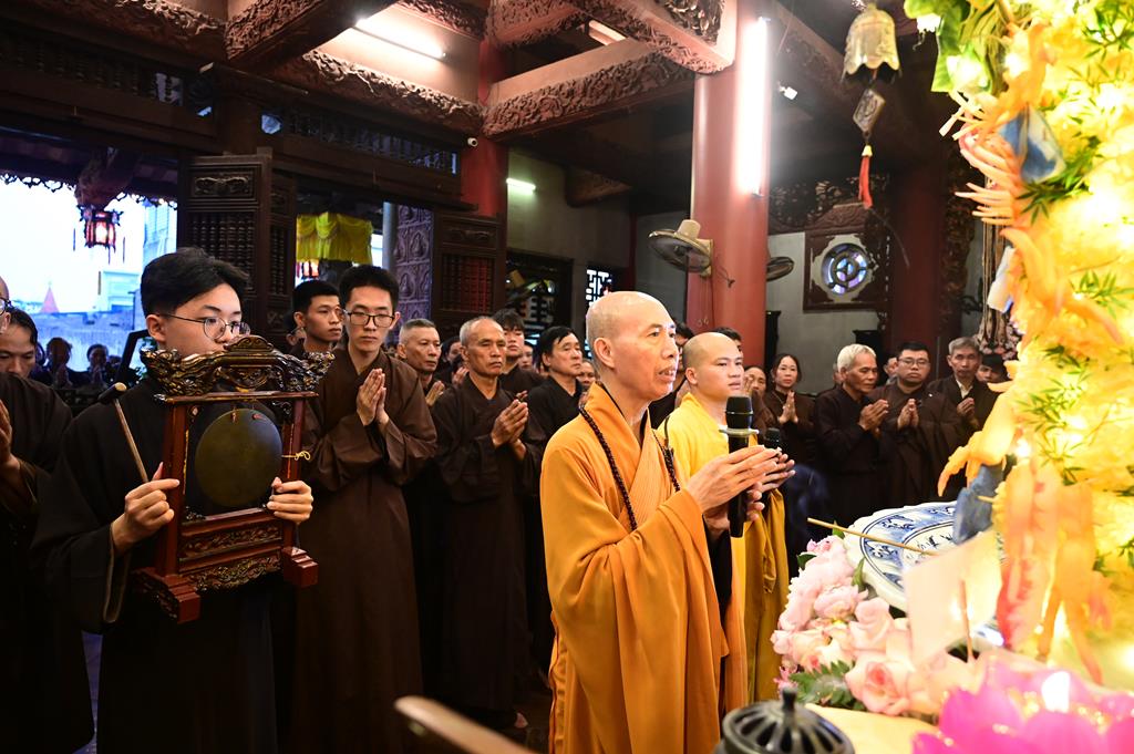 Hải Phòng: Trang nghiêm lễ Mộc Dục và trao 415 triệu đồng nhân đại lễ Phật đản PL. 2570 tại chùa Đỏ插图80
