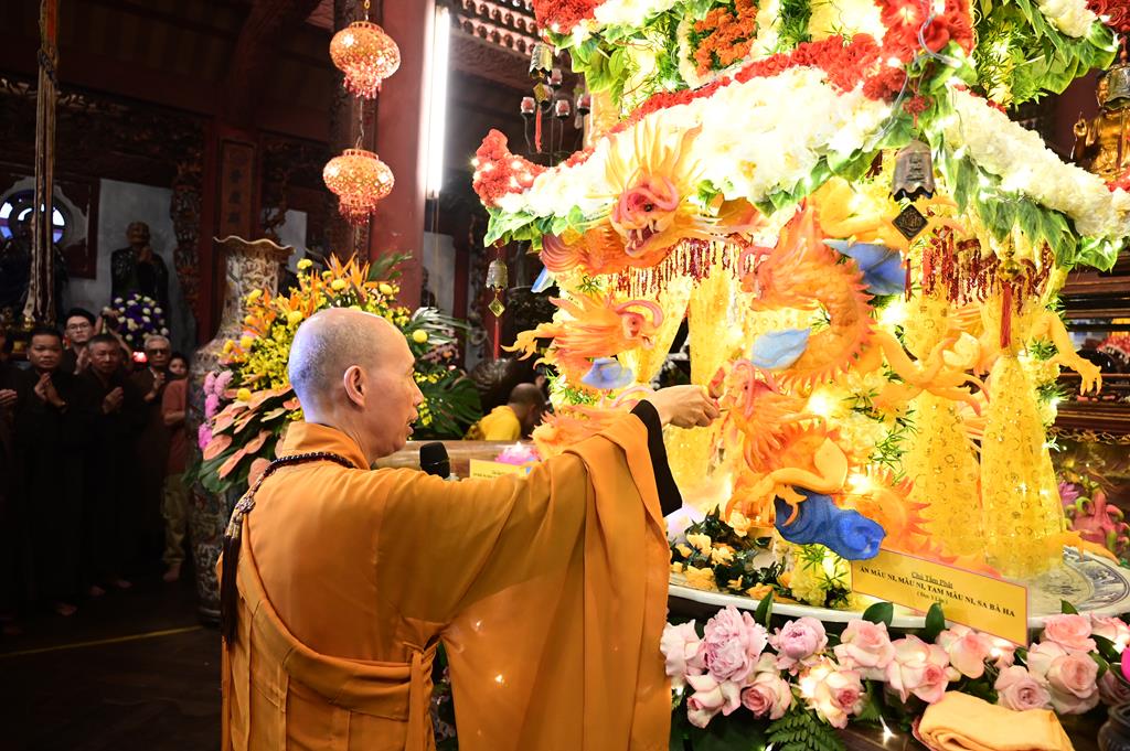 Hải Phòng: Trang nghiêm lễ Mộc Dục và trao 415 triệu đồng nhân đại lễ Phật đản PL. 2570 tại chùa Đỏ插图18