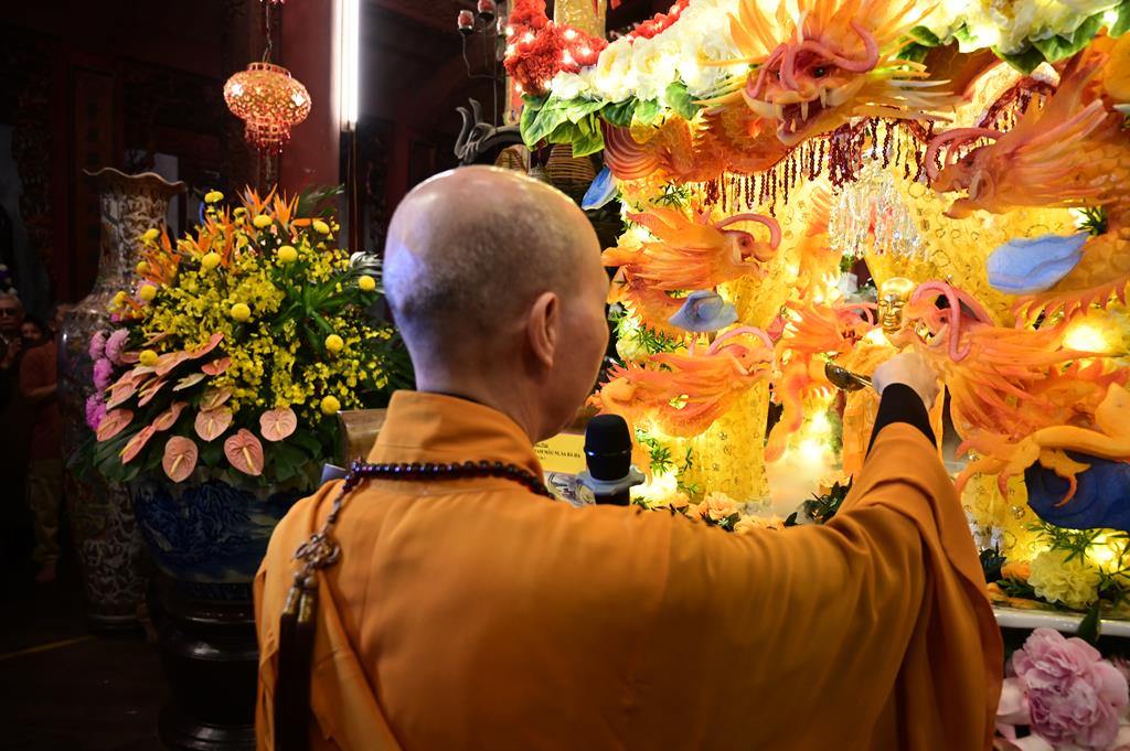 Hải Phòng: Trang nghiêm lễ Mộc Dục và trao 415 triệu đồng nhân đại lễ Phật đản PL. 2570 tại chùa Đỏ插图81