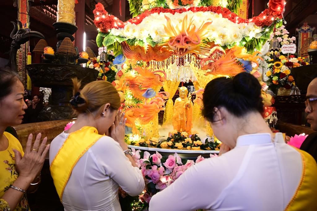 Hải Phòng: Trang nghiêm lễ Mộc Dục và trao 415 triệu đồng nhân đại lễ Phật đản PL. 2570 tại chùa Đỏ插图85