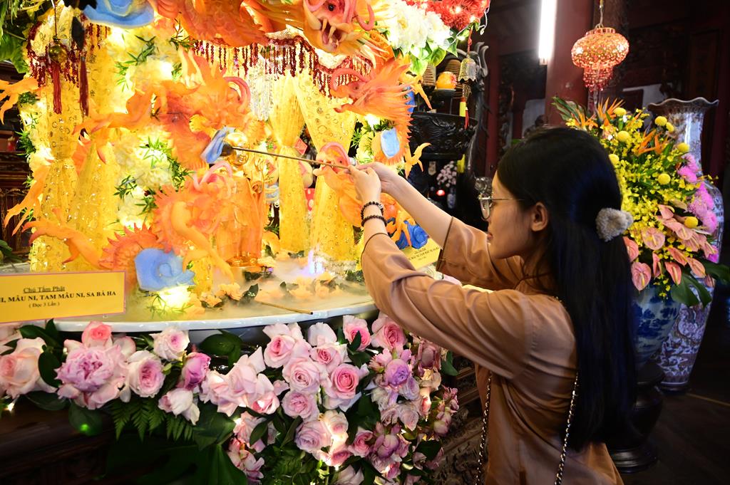 Hải Phòng: Trang nghiêm lễ Mộc Dục và trao 415 triệu đồng nhân đại lễ Phật đản PL. 2570 tại chùa Đỏ插图98