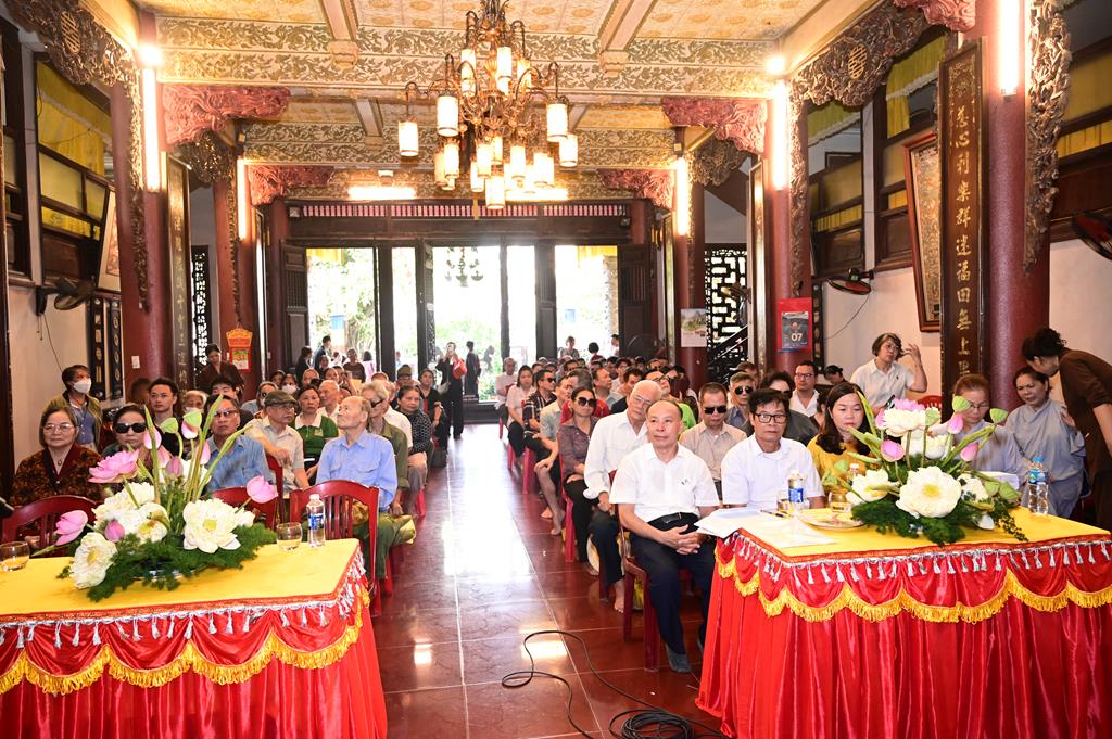 Hải Phòng: Trang nghiêm lễ Mộc Dục và trao 415 triệu đồng nhân đại lễ Phật đản PL. 2570 tại chùa Đỏ插图22