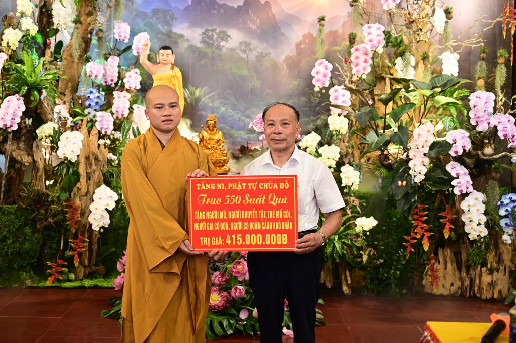 Hải Phòng: Trang nghiêm lễ Mộc Dục và trao 415 triệu đồng nhân đại lễ Phật đản PL. 2570 tại chùa Đỏ插图23