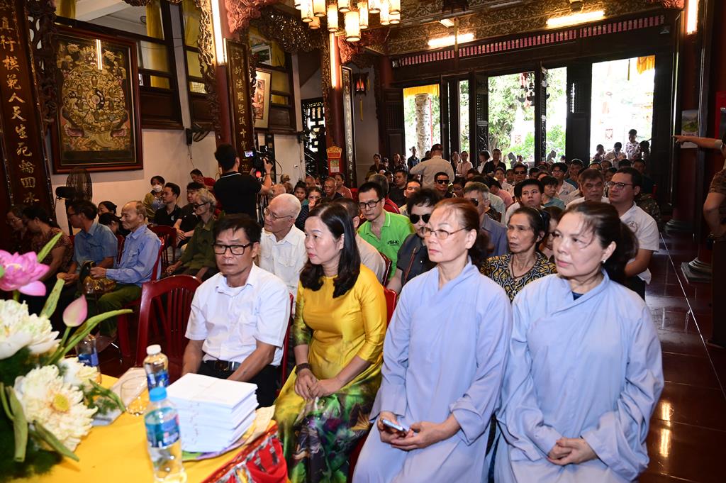 Hải Phòng: Trang nghiêm lễ Mộc Dục và trao 415 triệu đồng nhân đại lễ Phật đản PL. 2570 tại chùa Đỏ插图108