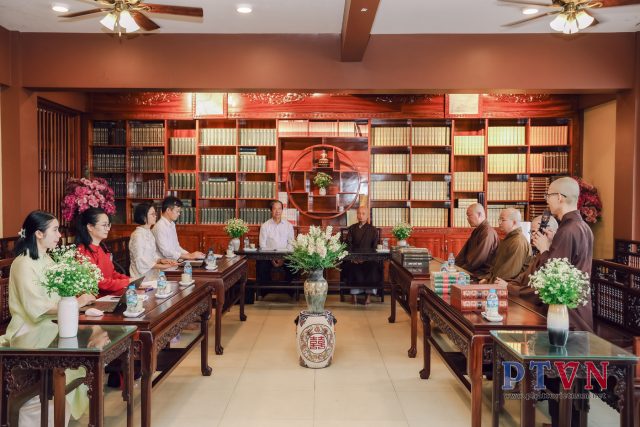 Hội đồng Biên tập Dự án Kinh điển phương Đông đến thăm và làm việc tại Trung tâm Dịch thuật Hán Nôm Huệ Quang (Tp.HCM)插图