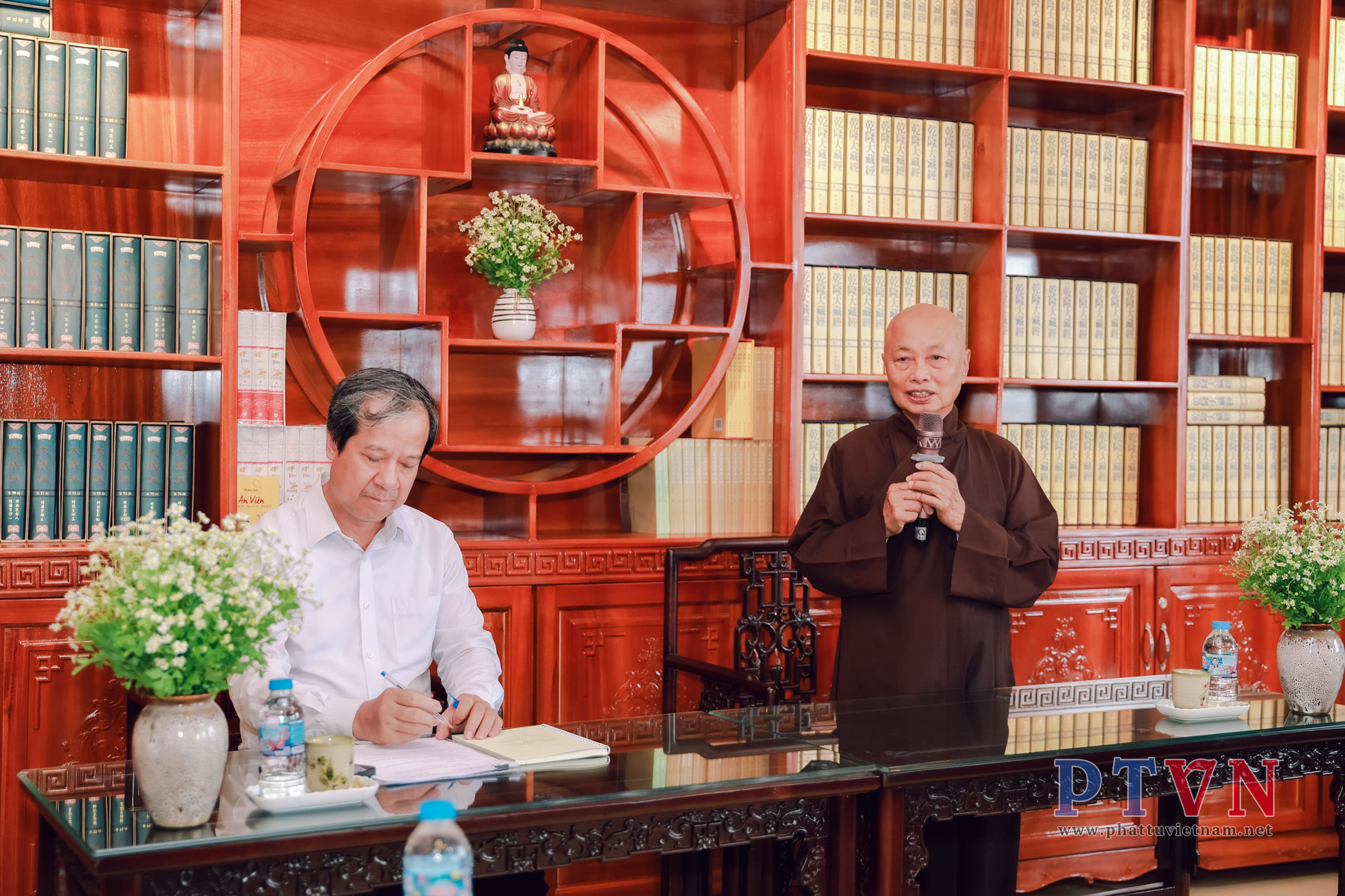 Hội đồng Biên tập Dự án Kinh điển phương Đông đến thăm và làm việc tại Trung tâm Dịch thuật Hán Nôm Huệ Quang (Tp.HCM)插图1