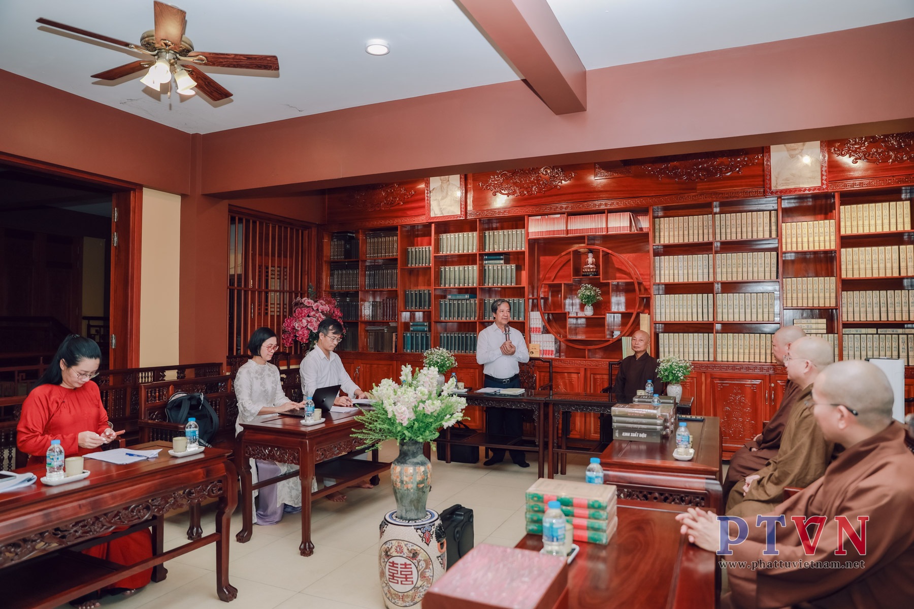 Hội đồng Biên tập Dự án Kinh điển phương Đông đến thăm và làm việc tại Trung tâm Dịch thuật Hán Nôm Huệ Quang (Tp.HCM)插图2