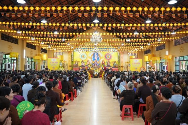 Hà Nội: Đông đảo Phật tử tham dự lễ khai pháp khóa an cư kiết hạ PL.2570 tại Tổ đình Trung Hậu Hà Nội: Đông đảo Phật tử tham dự lễ khai pháp khóa an cư kiết hạ PL.2570 tại Tổ đình Trung Hậu