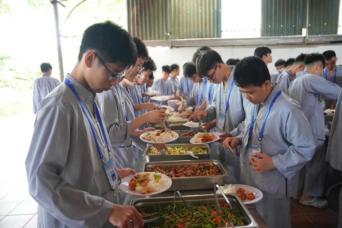 Ngày thứ hai Khóa sinh hoạt Phật pháp mùa hè chùa Bằng: Học lắng nghe để hiểu, quay về để thương插图59