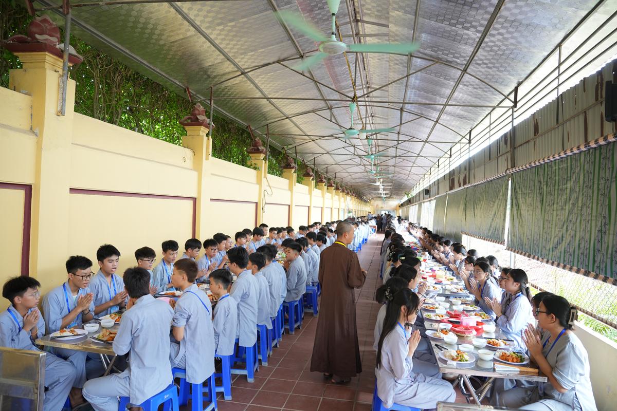Ngày thứ hai Khóa sinh hoạt Phật pháp mùa hè chùa Bằng: Học lắng nghe để hiểu, quay về để thương插图63