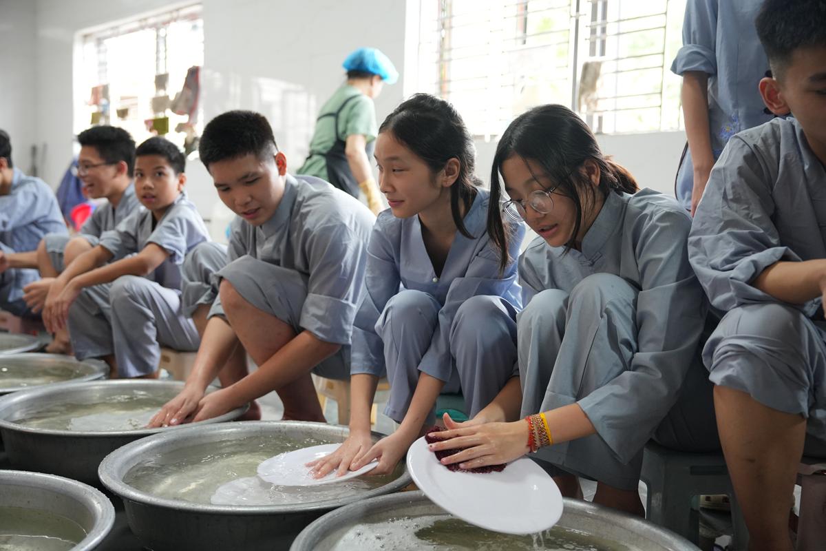 Ngày thứ hai Khóa sinh hoạt Phật pháp mùa hè chùa Bằng: Học lắng nghe để hiểu, quay về để thương插图67