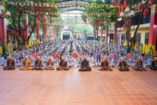 Ngày thứ 5 Khóa sinh hoạt Phật pháp mùa hè tại chùa Bằng: Gieo tình yêu thủ đô qua từng địa danh lịch sử