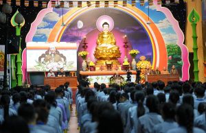 “Biết ơn và Xin lỗi” – Đêm lắng tâm gieo hạt giống hiếu kính tại Khóa Sinh hoạt Phật pháp mùa hè chùa Bằng
