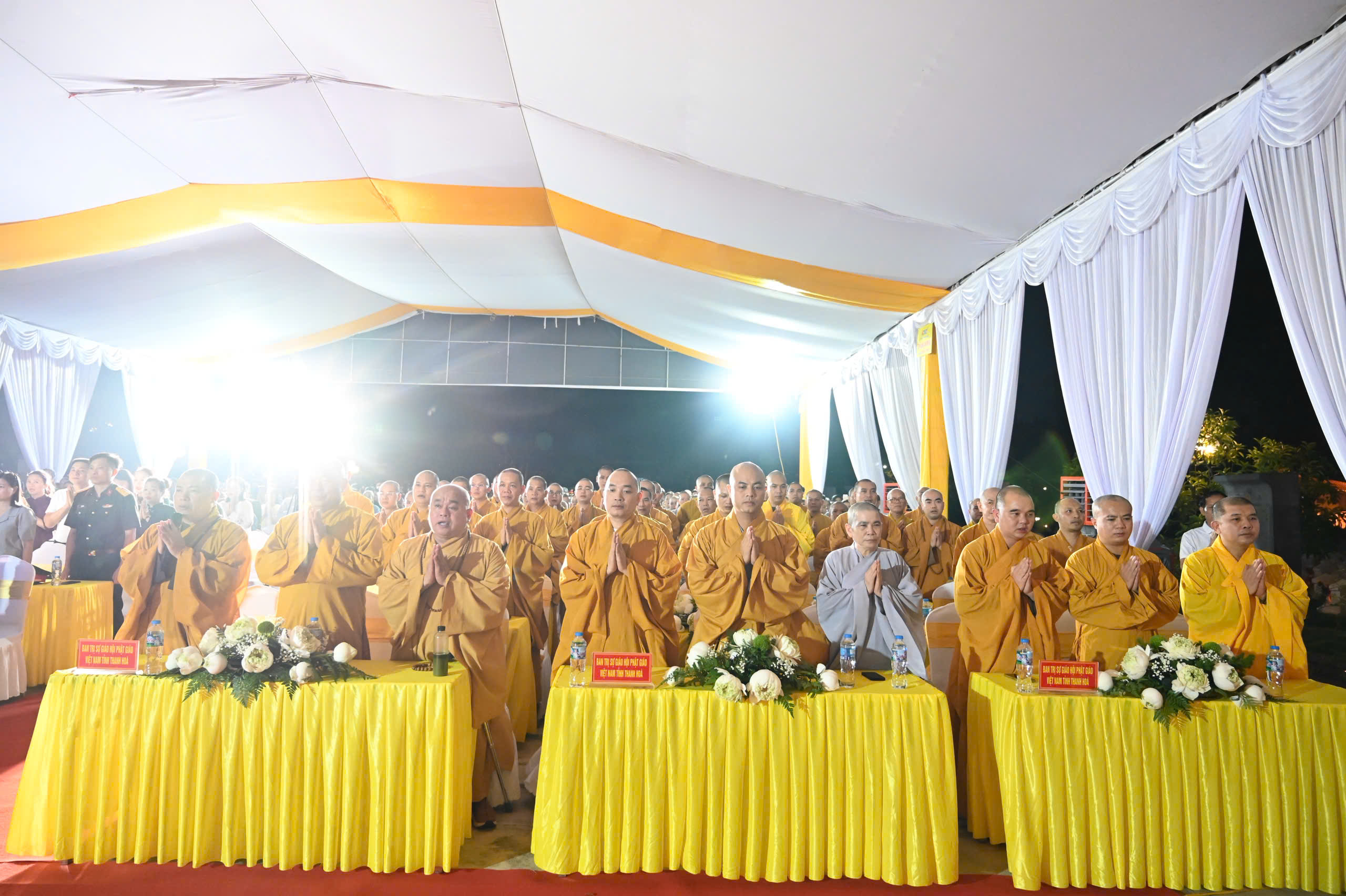 Thanh Hóa: Trang nghiêm lễ cầu siêu, thắp nến tri ân các Anh hùng Liệt sĩ tại Nghĩa trang Hàm Rồng插图4