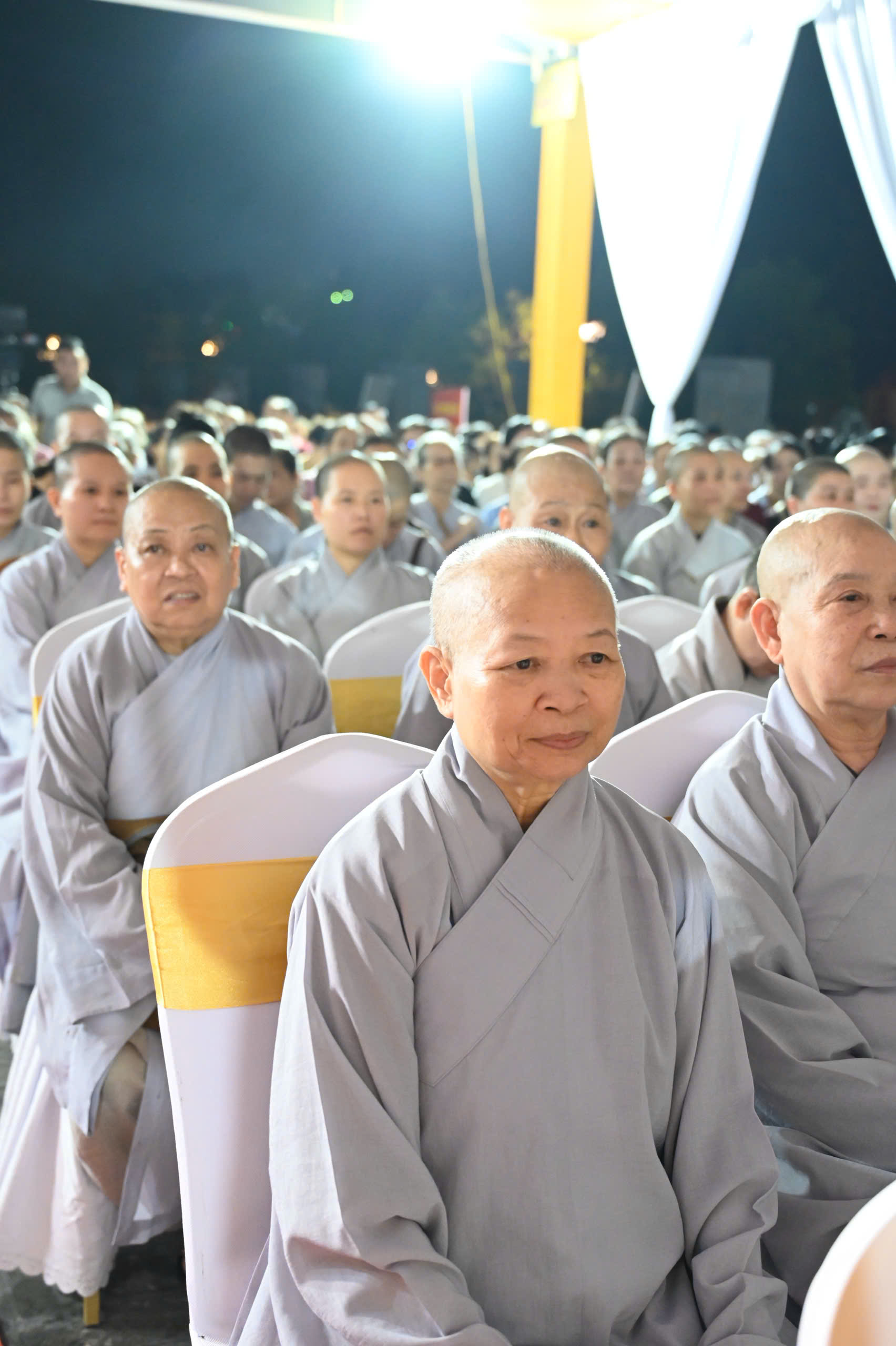 Thanh Hóa: Trang nghiêm lễ cầu siêu, thắp nến tri ân các Anh hùng Liệt sĩ tại Nghĩa trang Hàm Rồng插图20