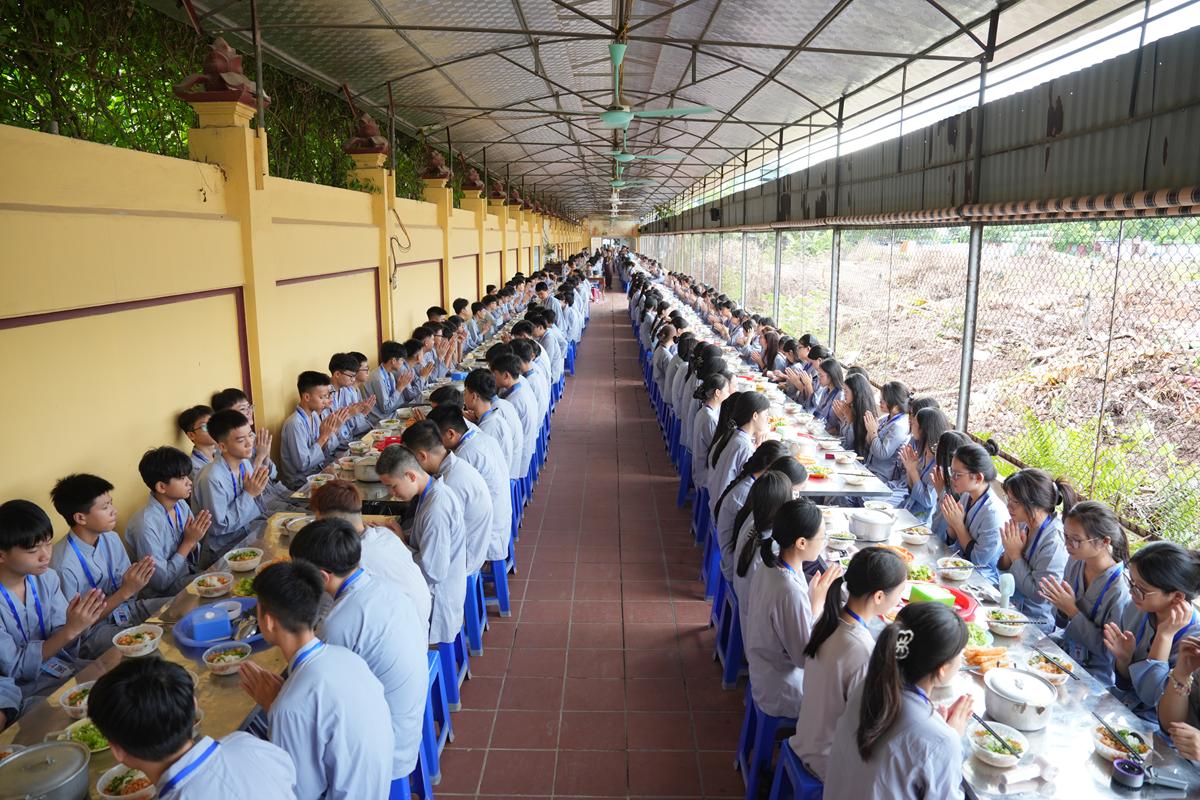 Ngày thứ hai Khóa sinh hoạt Phật pháp mùa hè chùa Bằng: Học lắng nghe để hiểu, quay về để thương插图31