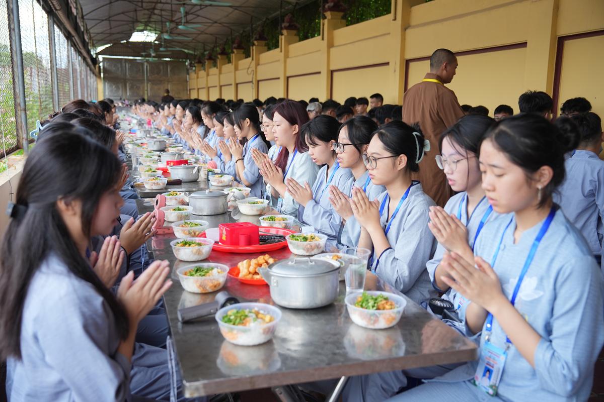 Ngày thứ hai Khóa sinh hoạt Phật pháp mùa hè chùa Bằng: Học lắng nghe để hiểu, quay về để thương插图32