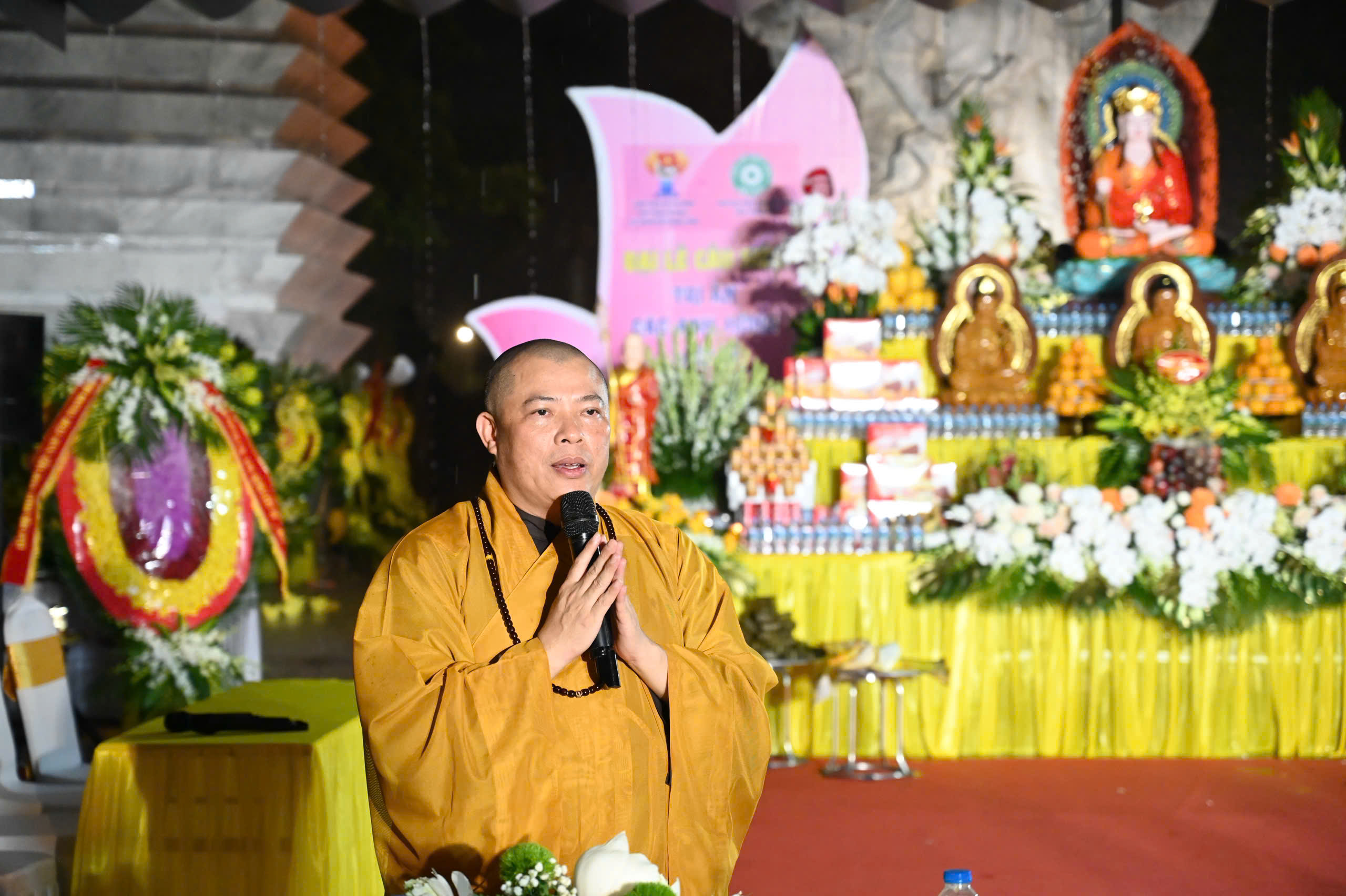 Thanh Hóa: Trang nghiêm lễ cầu siêu, thắp nến tri ân các Anh hùng Liệt sĩ tại Nghĩa trang Hàm Rồng插图8