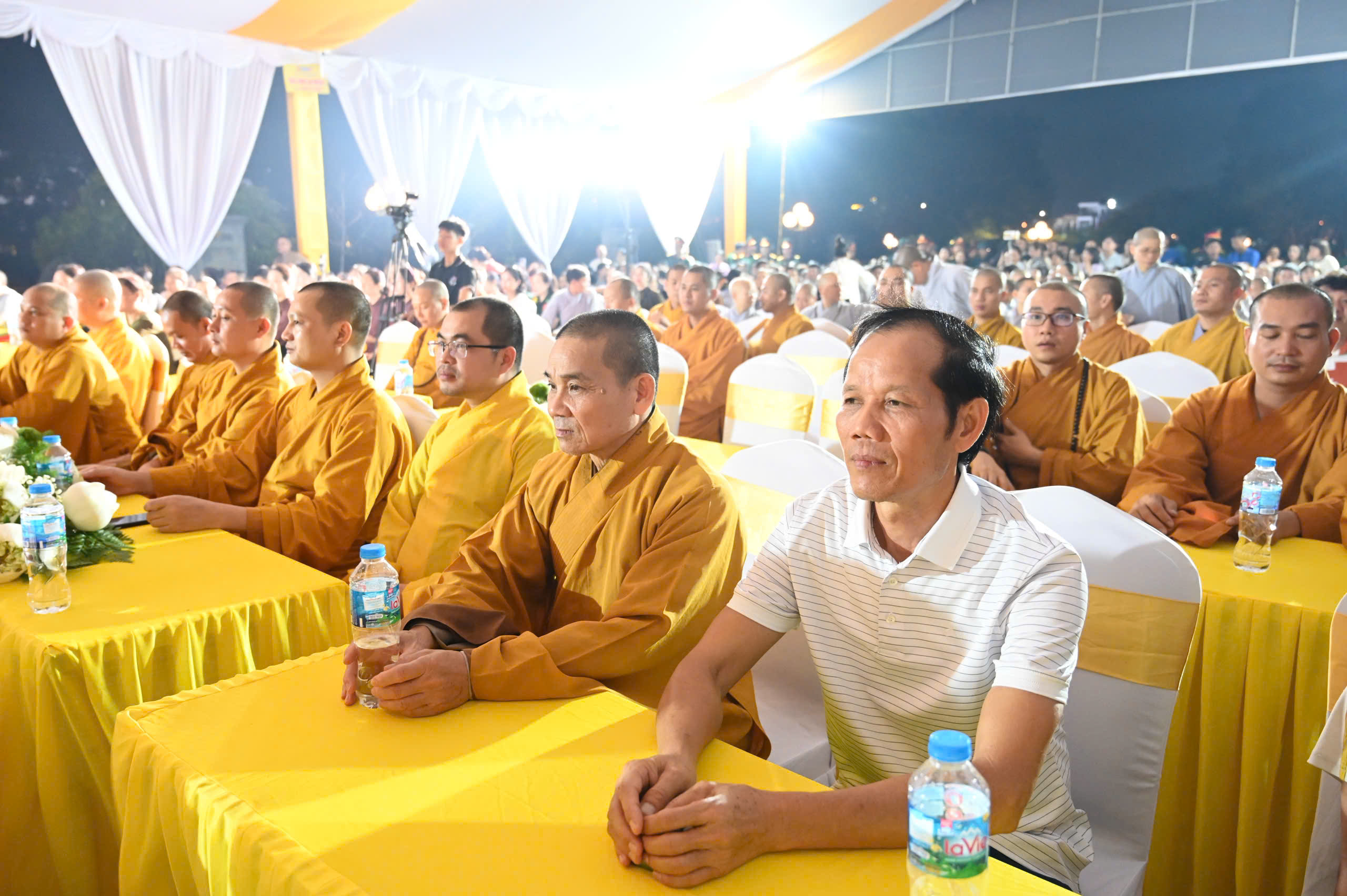 Thanh Hóa: Trang nghiêm lễ cầu siêu, thắp nến tri ân các Anh hùng Liệt sĩ tại Nghĩa trang Hàm Rồng插图24