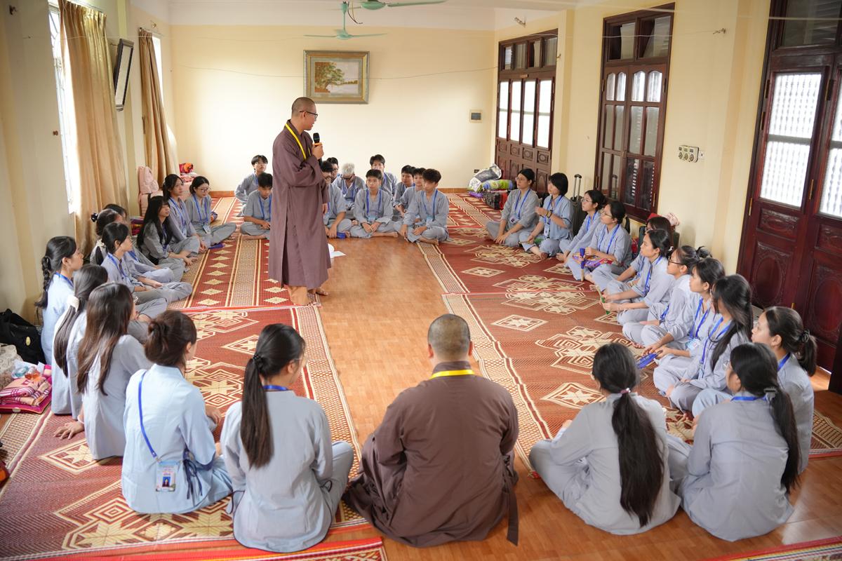 Ngày thứ hai Khóa sinh hoạt Phật pháp mùa hè chùa Bằng: Học lắng nghe để hiểu, quay về để thương插图82