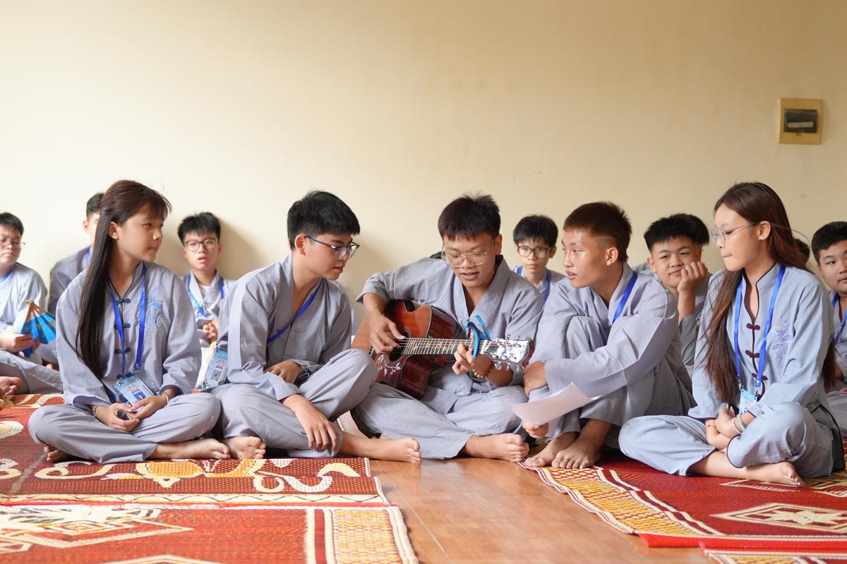 Ngày thứ hai Khóa sinh hoạt Phật pháp mùa hè chùa Bằng: Học lắng nghe để hiểu, quay về để thương插图88
