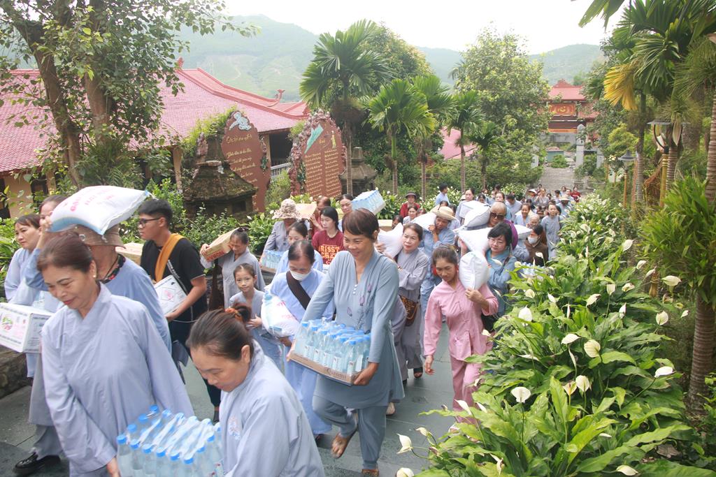Quảng Ninh: Chùa Tiêu Dao tùy hỷ Cúng Dàng 3 Trường Hạ tại tỉnh Quảng Ninh插图4 Quảng Ninh: Chùa Tiêu Dao tùy hỷ Cúng Dàng 3 Trường Hạ tại tỉnh Quảng Ninh插图4