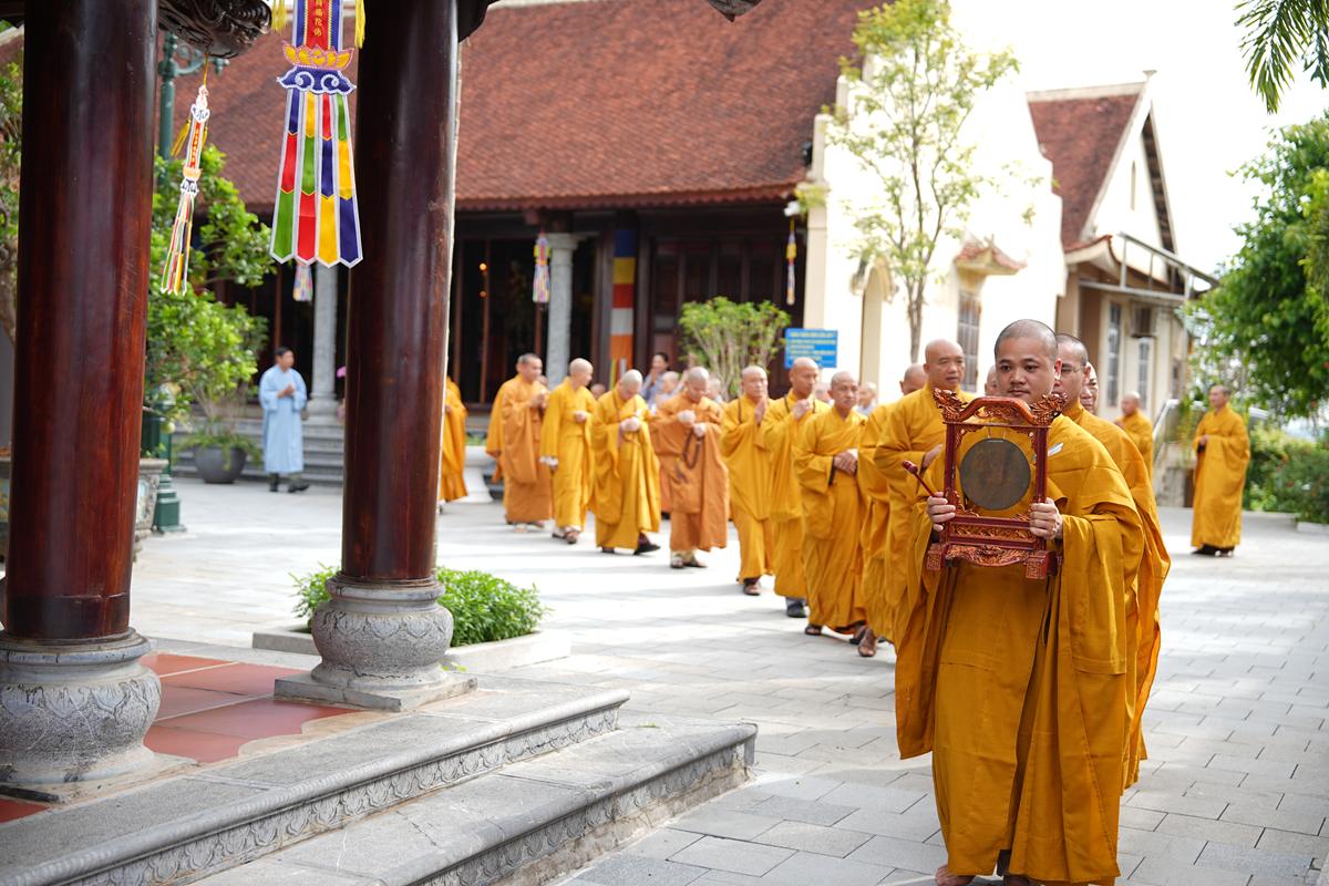 Hà Tĩnh: Chư Tôn đức Ban Trị sự GHPGVN tỉnh dâng hương bạch Phật, bạch Tổ và tri ân các anh hùng liệt sĩ trước thềm Đại hội đại biểu Phật giáo tỉnh lần thứ V插图12