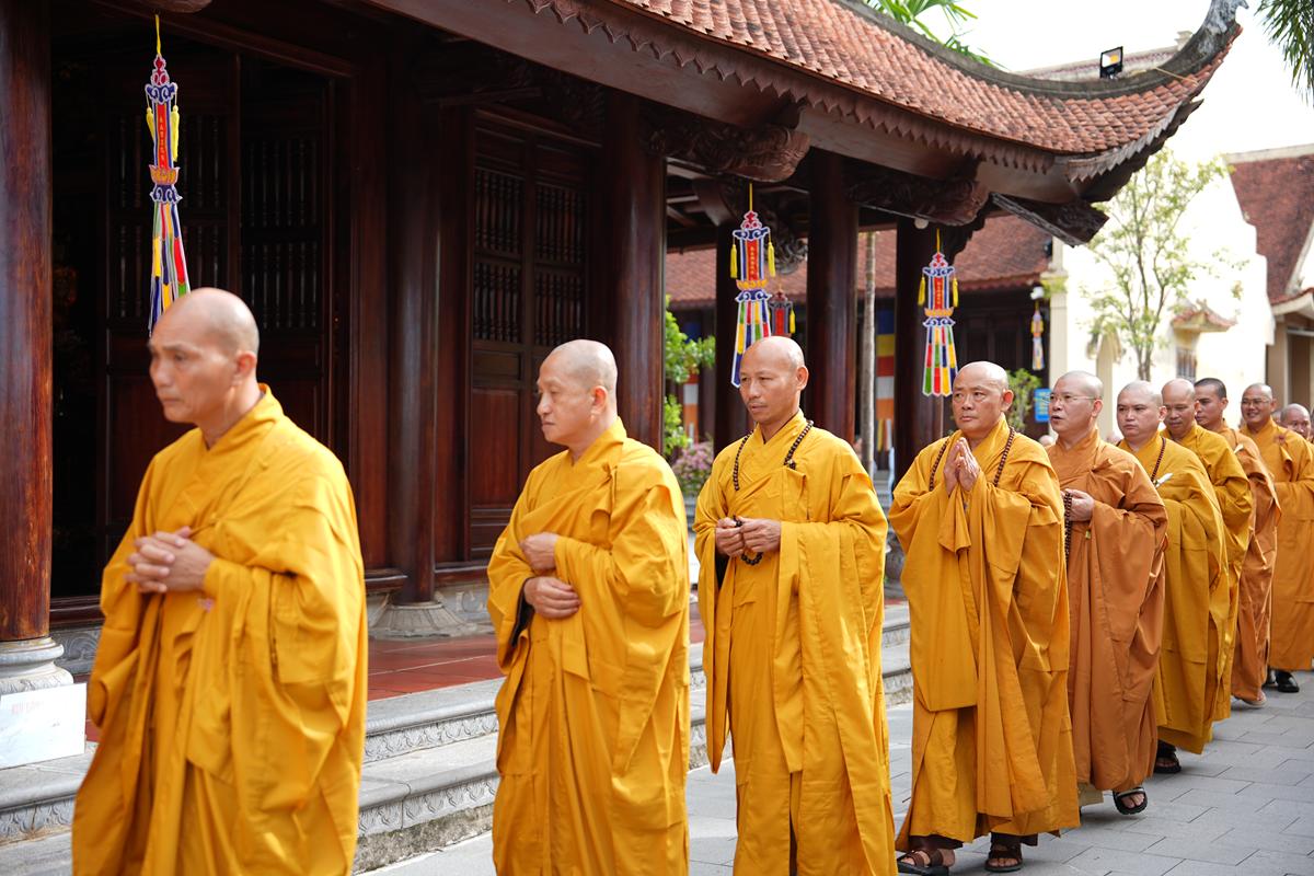 Hà Tĩnh: Chư Tôn đức Ban Trị sự GHPGVN tỉnh dâng hương bạch Phật, bạch Tổ và tri ân các anh hùng liệt sĩ trước thềm Đại hội đại biểu Phật giáo tỉnh lần thứ V插图13