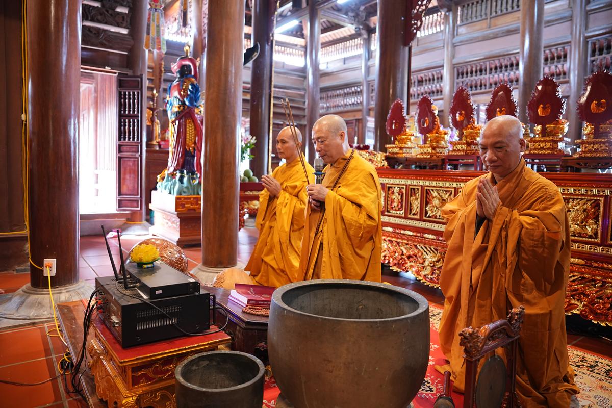 Hà Tĩnh: Chư Tôn đức Ban Trị sự GHPGVN tỉnh dâng hương bạch Phật, bạch Tổ và tri ân các anh hùng liệt sĩ trước thềm Đại hội đại biểu Phật giáo tỉnh lần thứ V插图14