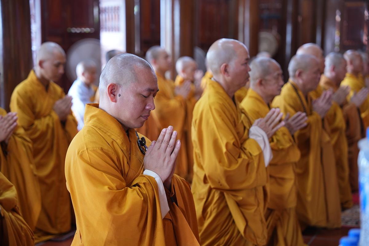 Hà Tĩnh: Chư Tôn đức Ban Trị sự GHPGVN tỉnh dâng hương bạch Phật, bạch Tổ và tri ân các anh hùng liệt sĩ trước thềm Đại hội đại biểu Phật giáo tỉnh lần thứ V插图20